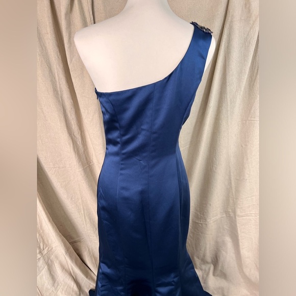 NWT Badgley Mischka Navy Blue One Beaded Shoulder Gown Size 4 - Picture 9 of 14